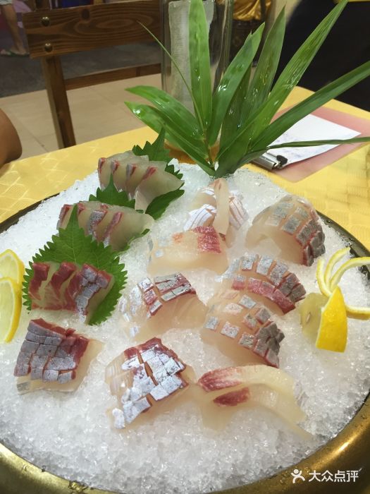 章红鱼刺身非常好吃。日式吃法与顺德鱼生2.