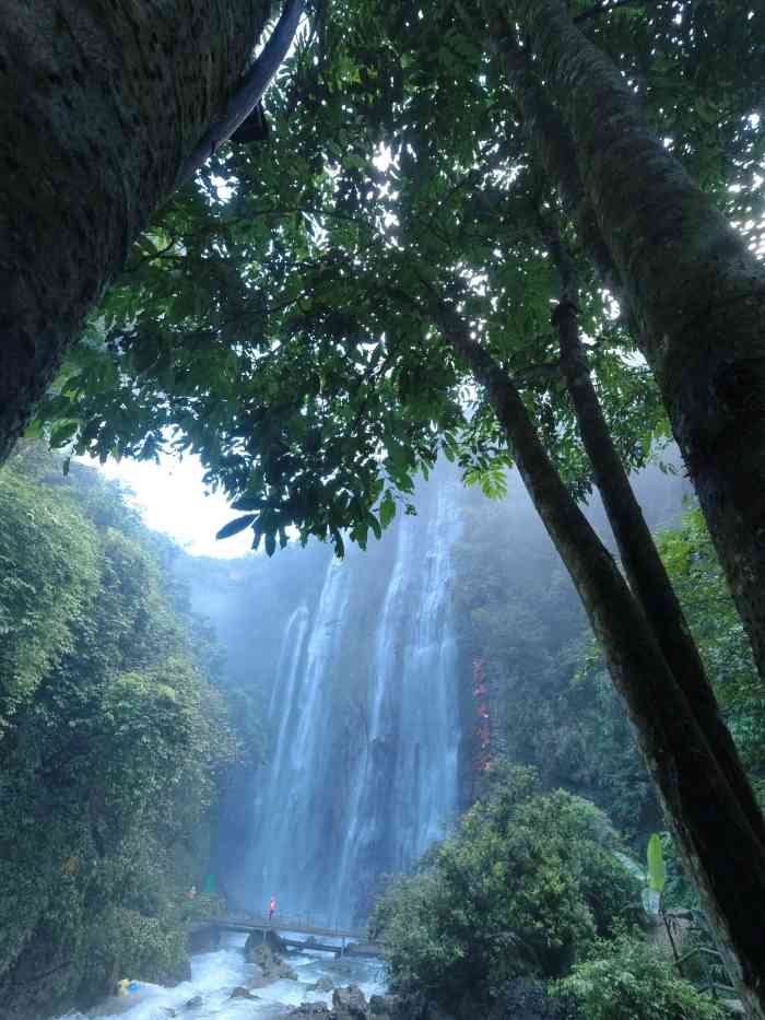 古龙山峡谷群风景区-"古龙山峡谷漂流,全长6.8公里,".