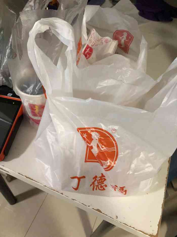 丁德福汉堡·中西快餐(普罗旺斯店[薄荷]环境 街也边小店味道不错