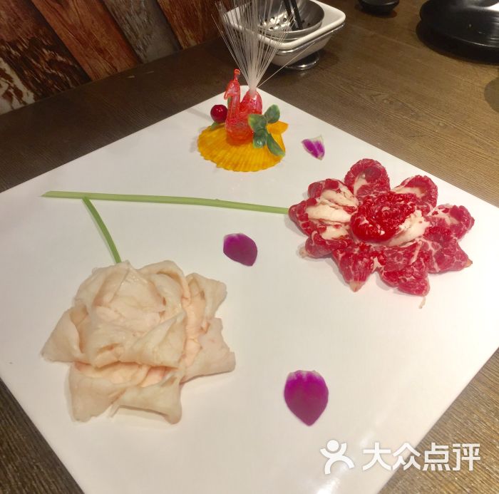 潮牛道:非常差的店,下午5点到的坐到6点.昆明美