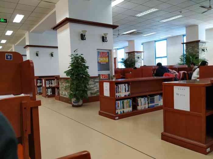 北航图书馆-"北航图书馆一共六层,总体来说占地面积不