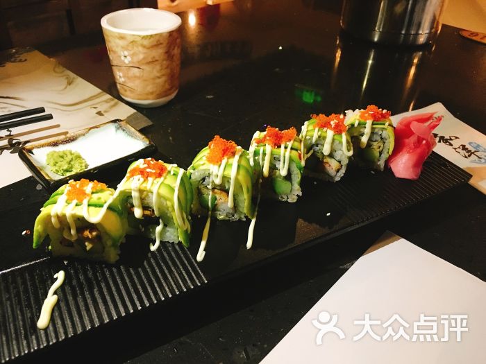 牛油果鳗鱼卷