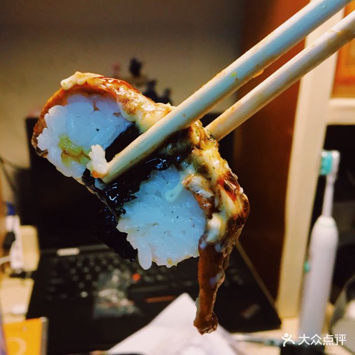 火炙芝士芒果鳗鱼寿司(2粒)