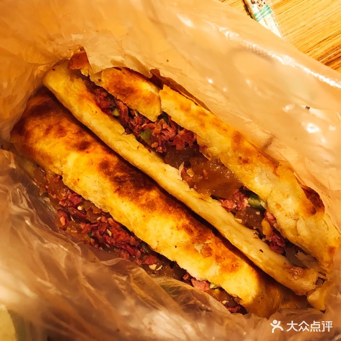 脆脆香河间驴肉火烧焖子肉火烧图片 第1张