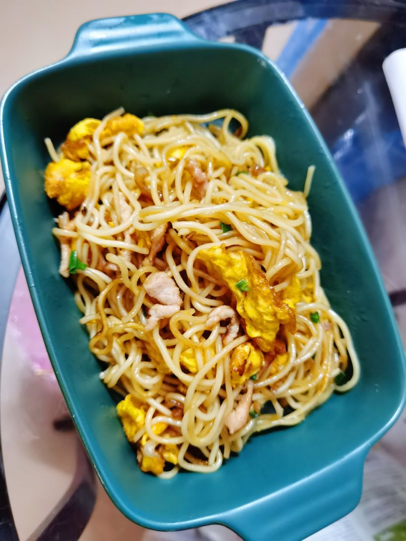 三分钟搞定晚餐～肉丝鸡蛋炒面