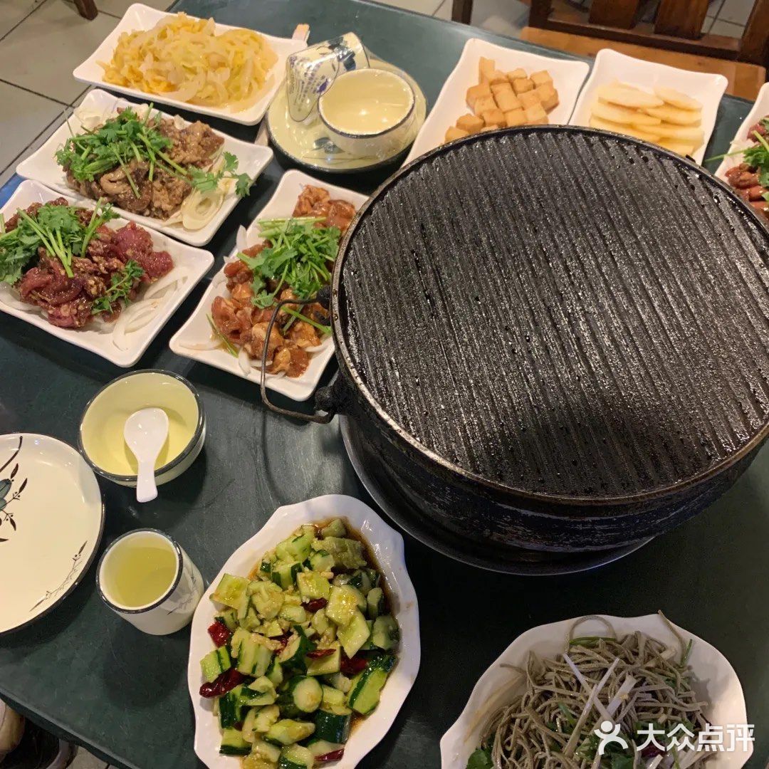 一家让你吃出幸福感的炙子烤肉店,超赞的老北京炙子烤肉,烤羊肉