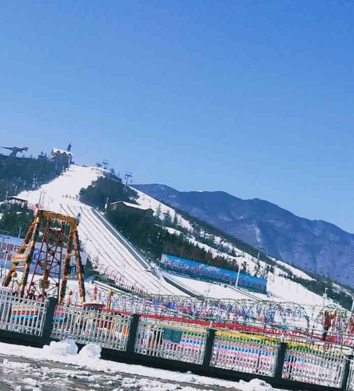 松鸣岩国际滑雪场-"滑雪场比较大,但是自费项目比较多