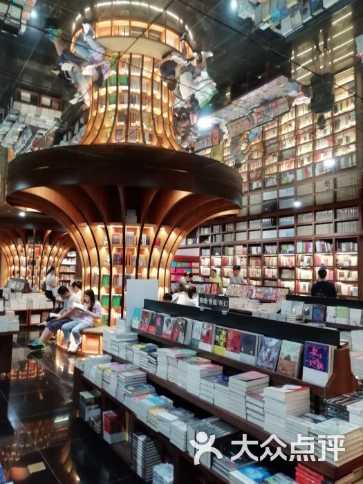 钟书阁(绿地缤纷城店)图片 - 第5张