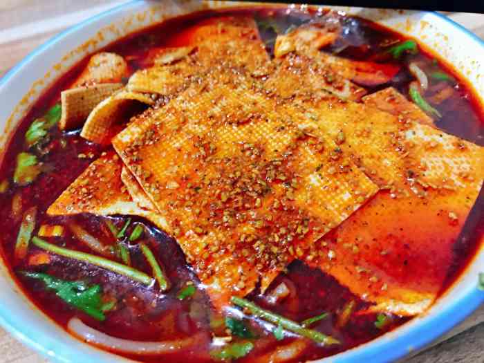 老字号杨坡红油米线腊汁肉夹馍