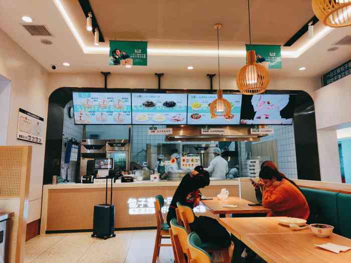 包子客牛肉汤包(泉城广场店"最近,发现济南的街头一下多了很多包子