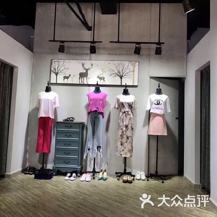 桑陌夏服装店