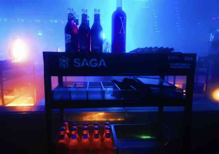 saga club-"据说是三亚最火的酒吧 在三亚没事干就来蹦.