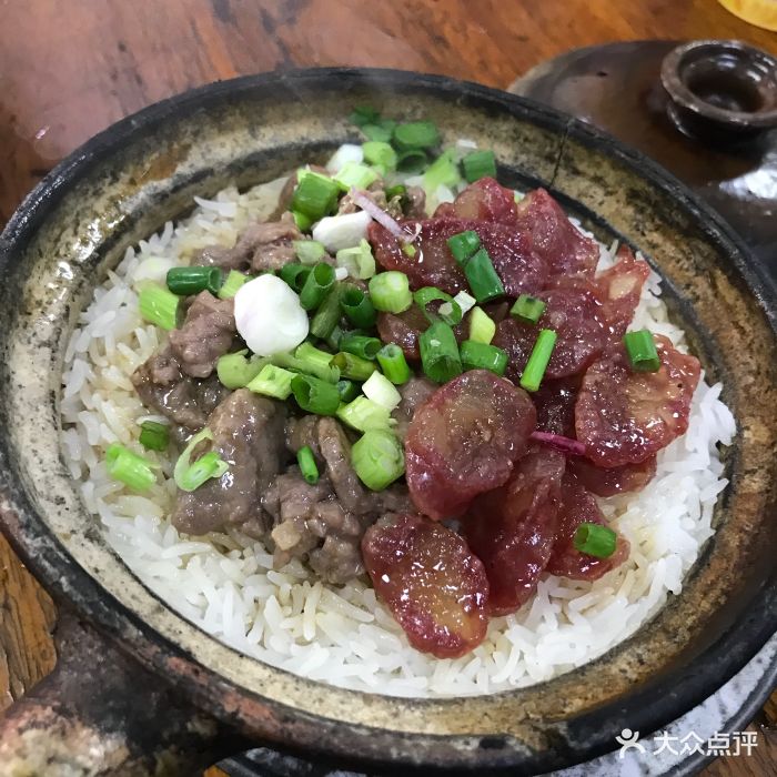 腊肠牛肉煲仔饭