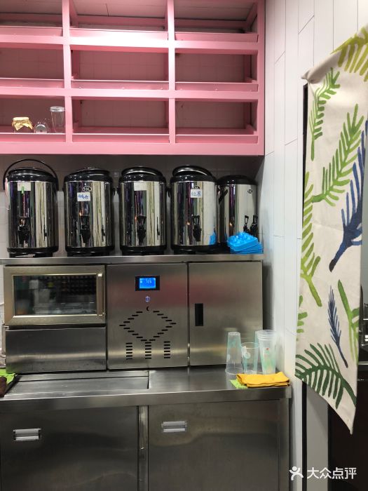 青沫茶颜,这是一家茶饮店,名字取得特别的.-青