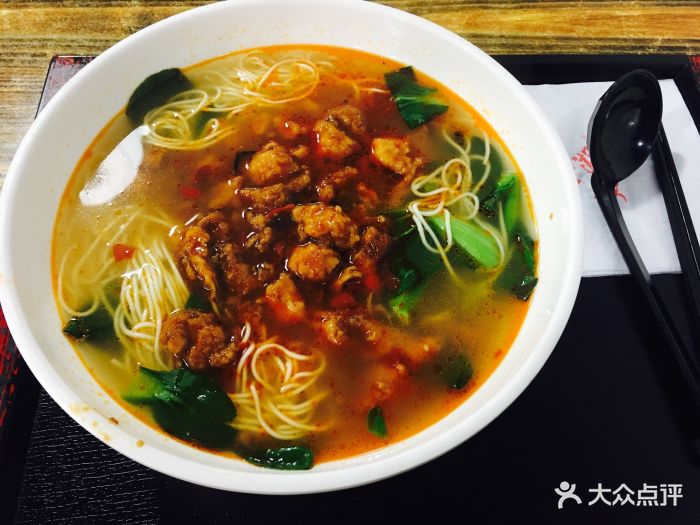柒号面馆辣肉汤面图片