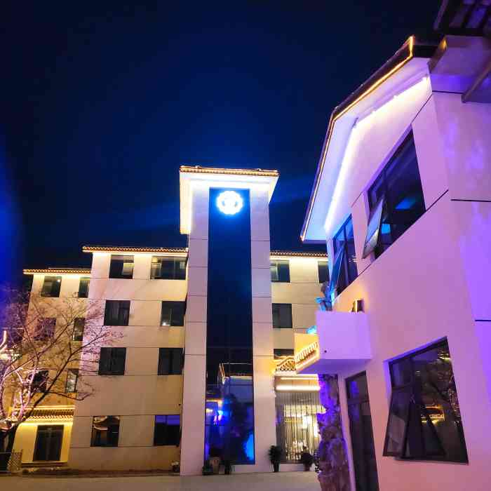 樱花山庄酒店-"樱花山庄,位于鼋头渚景区,犊山大门不.