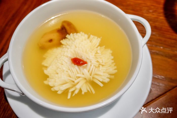 松茸菊花豆腐汤