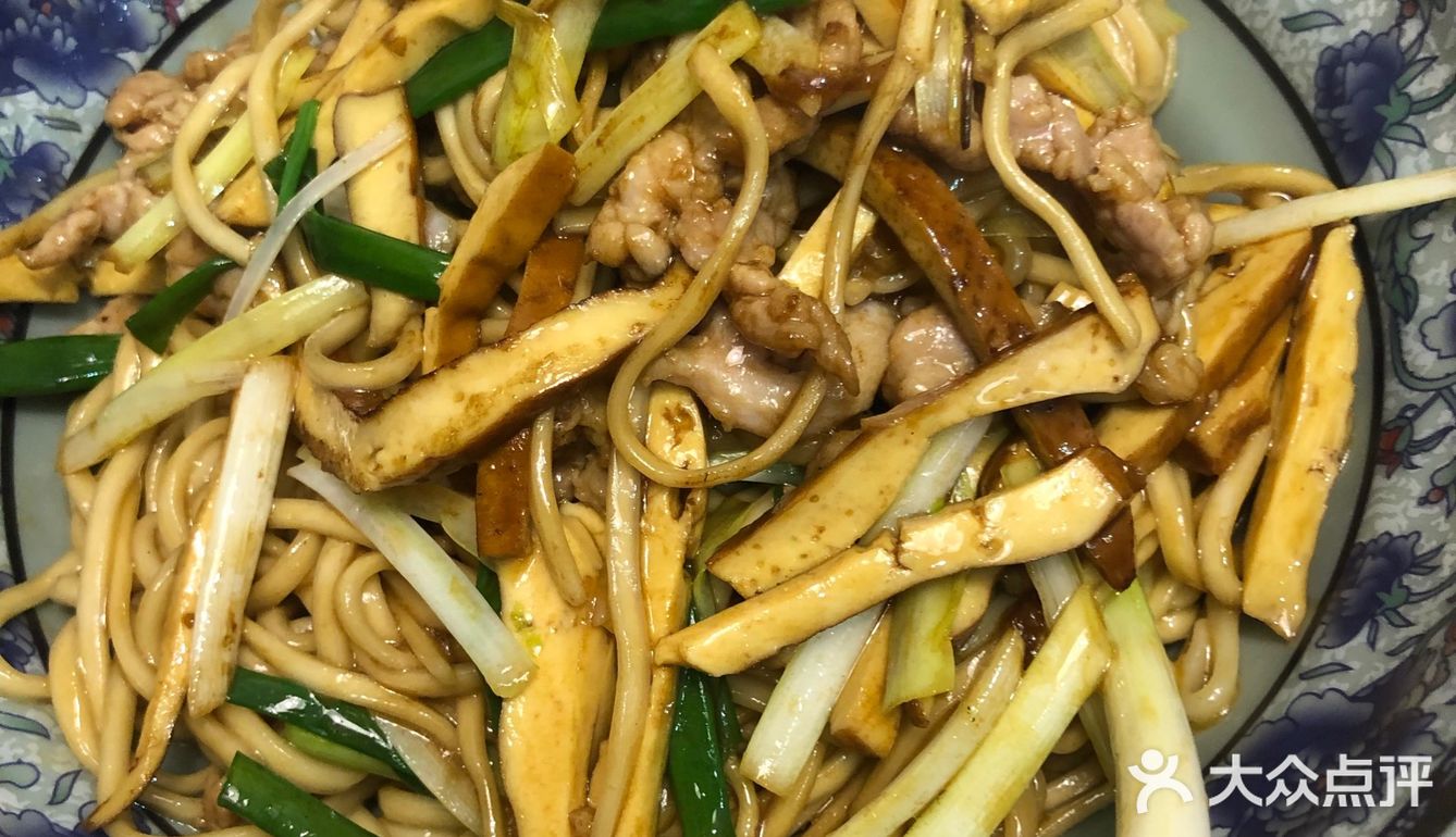 点了肉丝拌川和猪肝拌川外籍一个荷包蛋