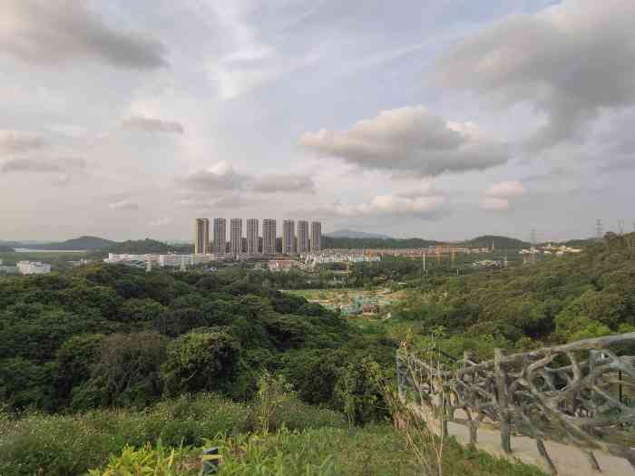 企龙山篮球公园-"宝安西乡铁岗村新开的一个公园,去年