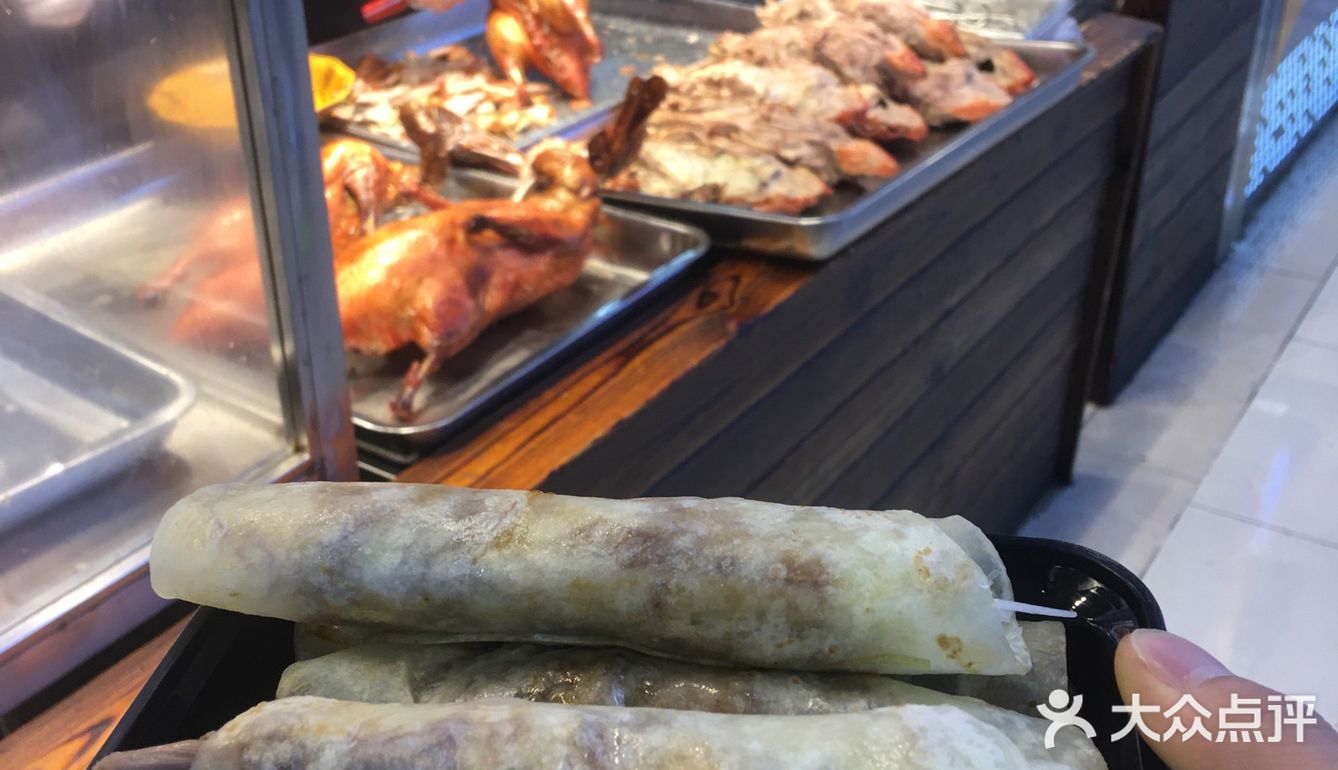 本来只想试试,没想到味道很不错,下次还会来吃北京烤鸭卷,片皮鸭
