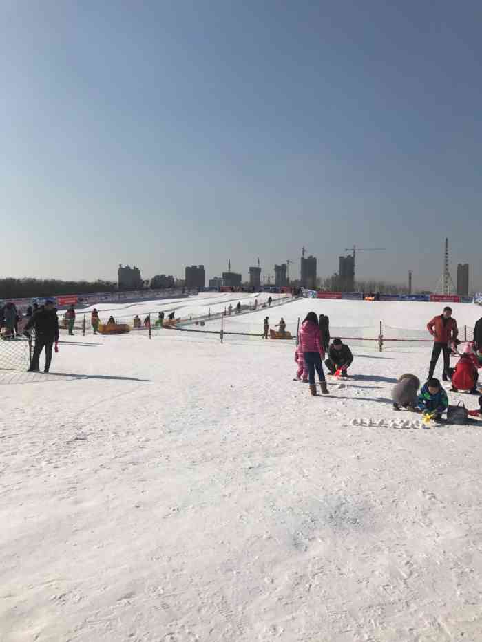 保定植物园滑雪场-"还不错,和朋友一起去,.不过很适合