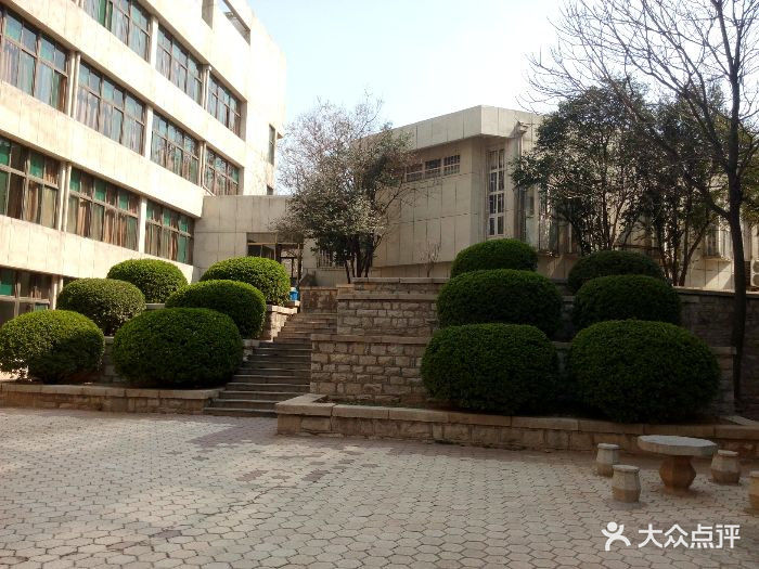 山东财经大学(舜耕校区)图片