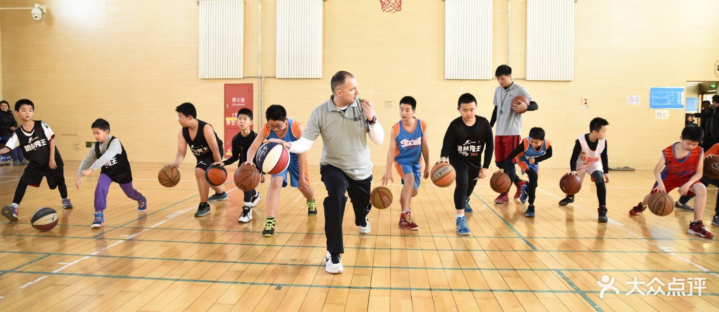 天津哈林秀王国际英语篮球训练营教学中图片 第12张