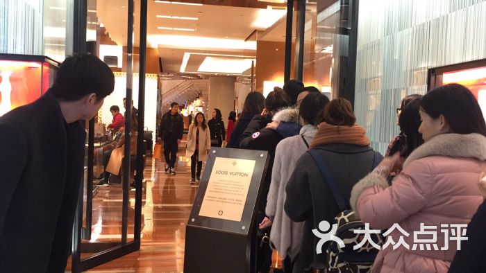 lv路易威登(德基广场旗舰店(南京德基广场旗舰店)图片 第1张