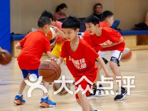 姚明篮球俱乐部:外教上课,孩子学的很开心,进步