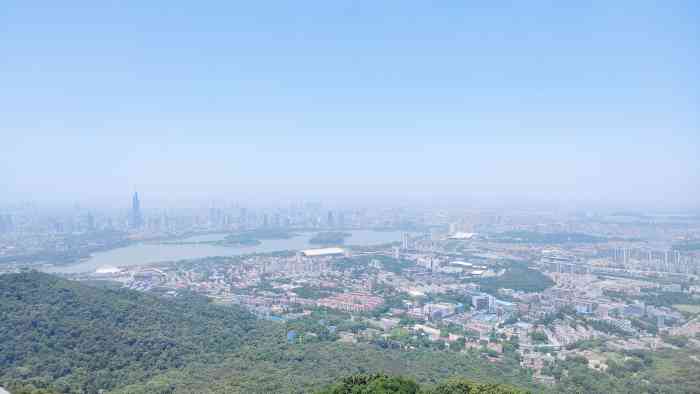 紫金山山顶公园-"爬上顶太不容易啦 不过延到风景还是美哒.