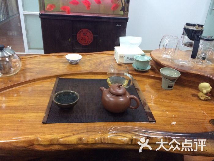 丹岩袍茶业:这家店很好找,就在马路边。老板.武