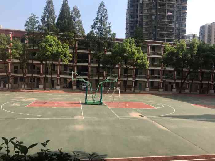 硚口区实验小学"硚口区实验小学是硚口区重点培养对象,由曾.