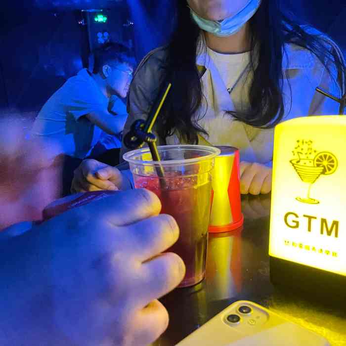 gtm酒吧(华熙店)-"刚开业的酒吧,环境很好,装修风格也棒,酒.