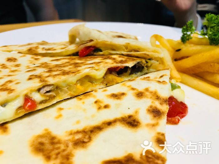 炒牛肉焗芝士墨西哥卷饼