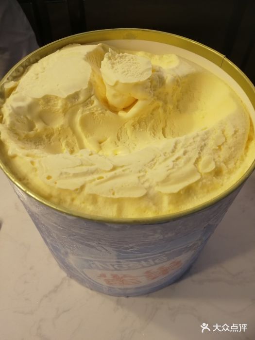 做阿芙佳朵的超大桶冰淇淋