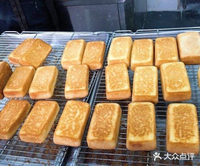 糯米绵绵糕也不错顺手也买了些看很多人都会买