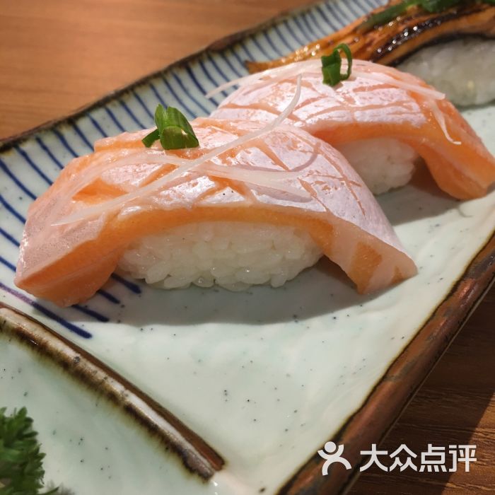 红砖和风料理(北京路店)三文鱼腩寿司图片 - 第6张