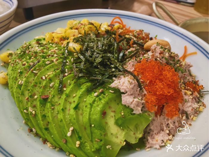 金枪鱼牛油果拌饭