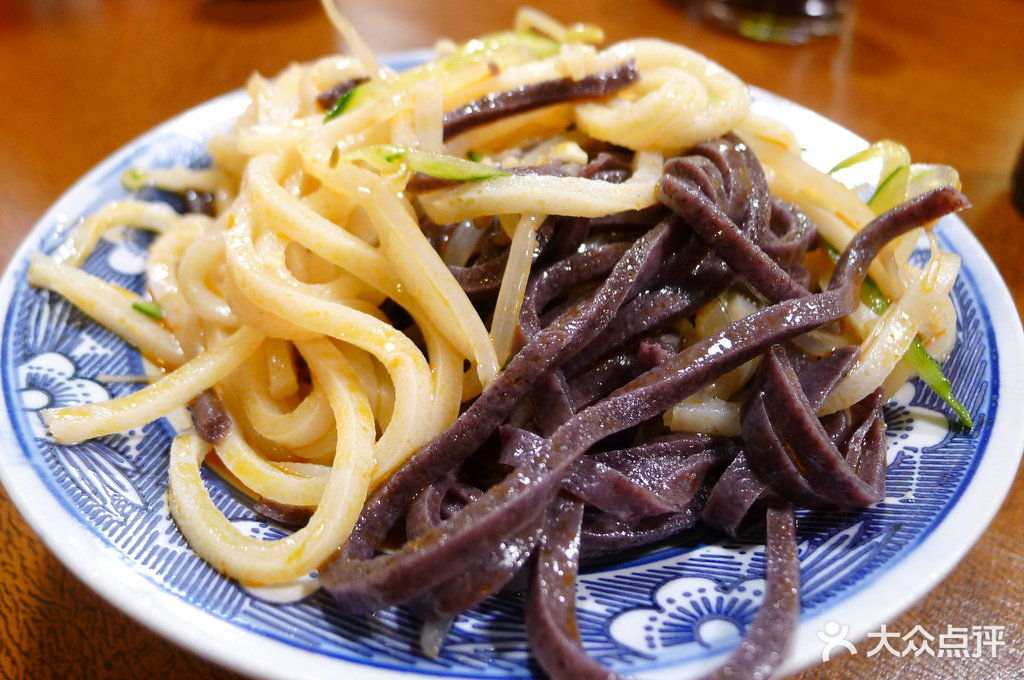 黑白米皮