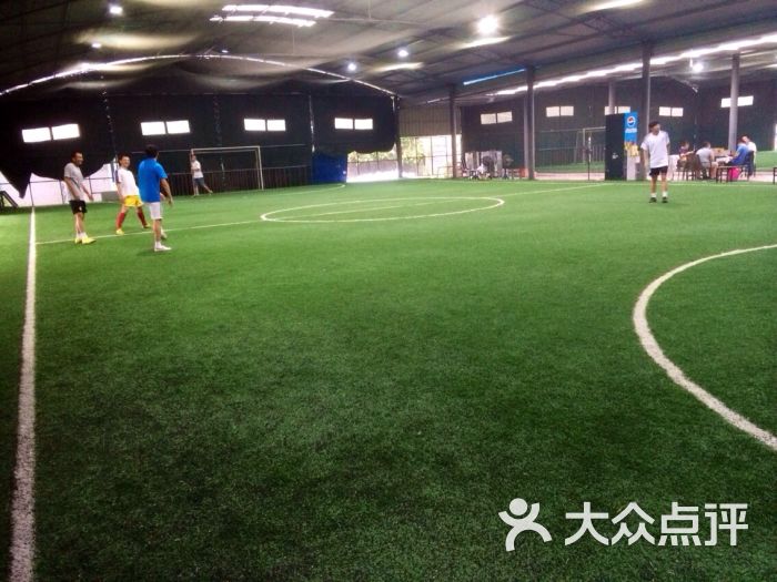 顶级火车头室内足球馆-图片-济南运动健身