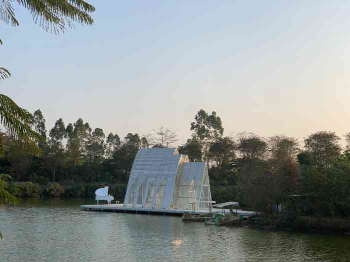 品胜天鹅湖-"这是一家新开的农庄,还没完全建成,地点.