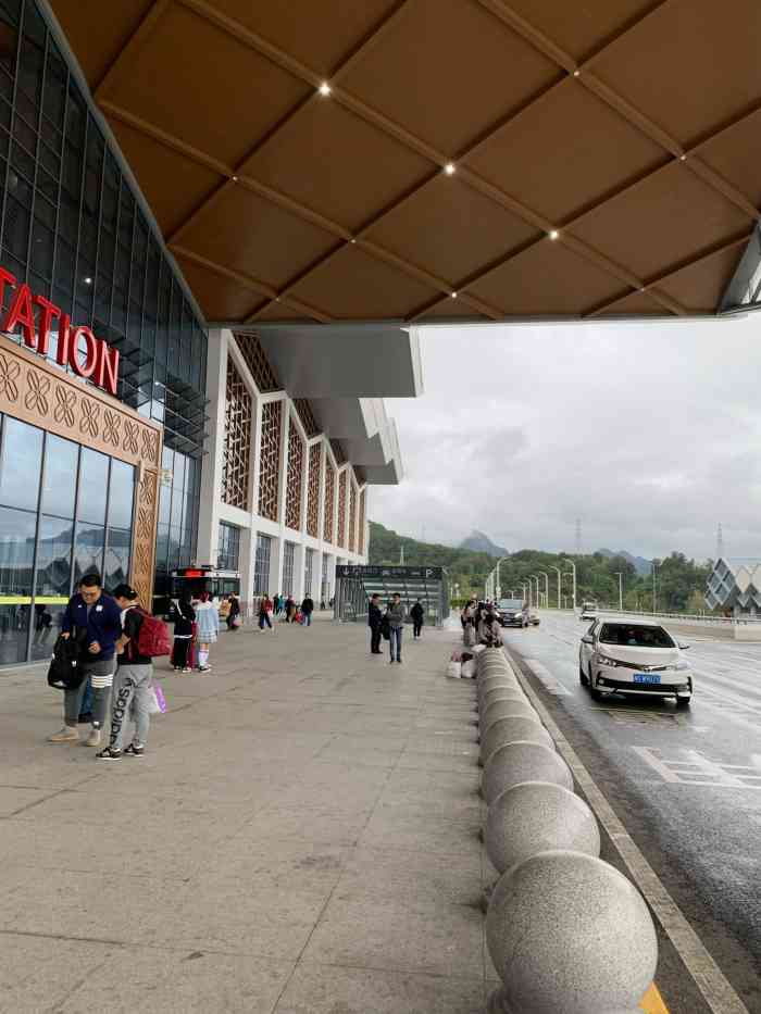 张家界西站-"一年没有出去旅游了,趁着最后的时间来个短.