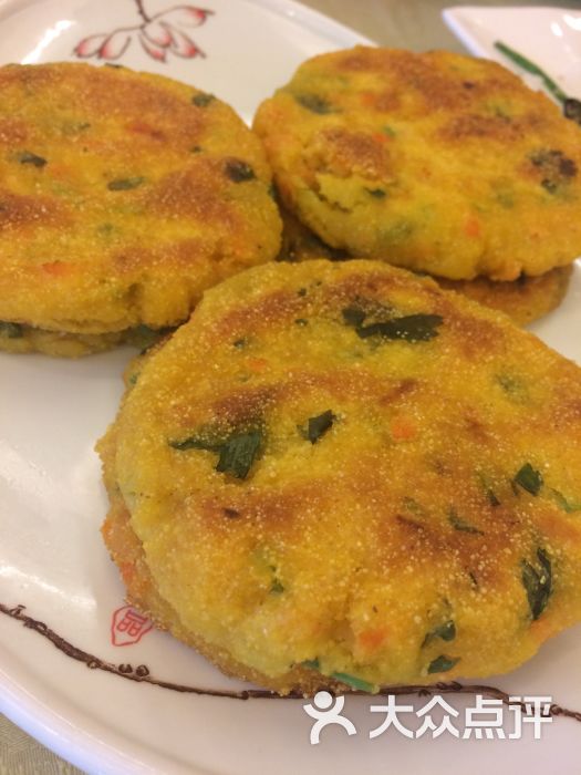 玉米面菜饼子
