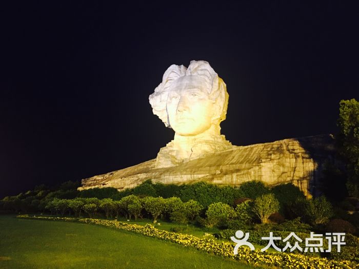 在人民广场喝奶茶上传的图片