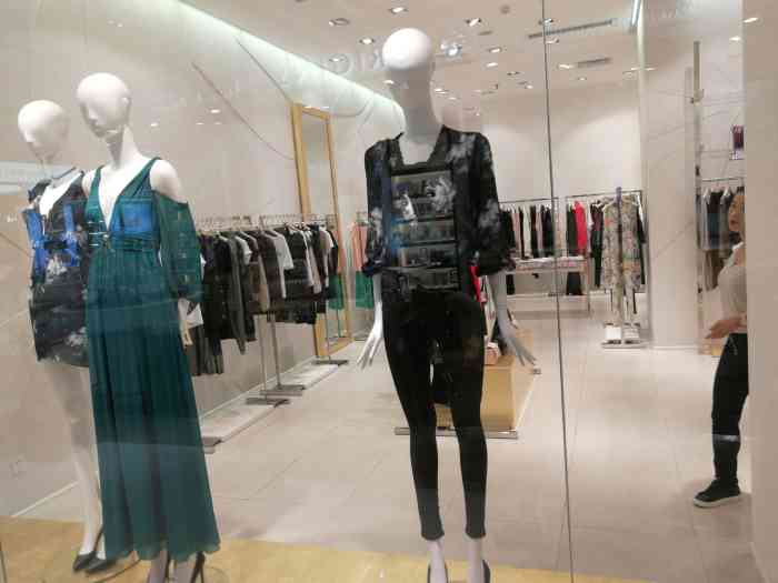 patriziapepe(茂业百货店)-"女装品牌,款式大都比较老成,价格比较贵.