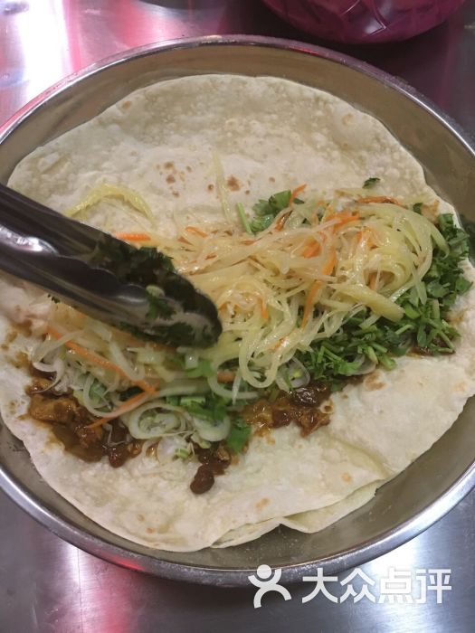 东北酱肉卷饼图片 - 第1张