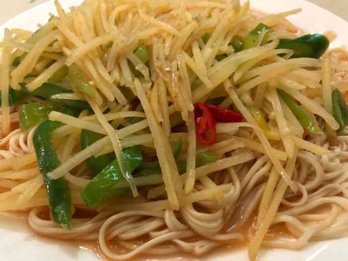酸辣土豆丝面,不够辣,面的劲道都不错吧!