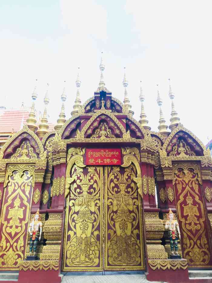 曼斗佛寺-"推荐理由:在市区的一家佛寺.沿着西双版纳.