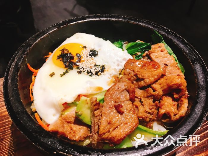 烤梅花肉石锅拌饭