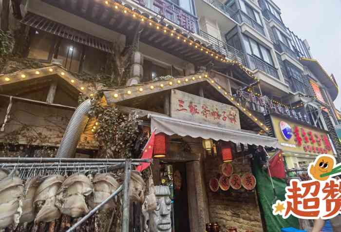 三板斧鸭子铺"被抖音吸引过来的店子,生意做大以后,老板.